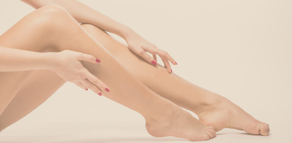 Jambes parfaitement épilées à la cire Institut de beauté Turquoise