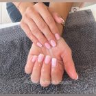 baby boomer sur ongles naturels dans l'institut de beauté turquoise à Aix en Provence